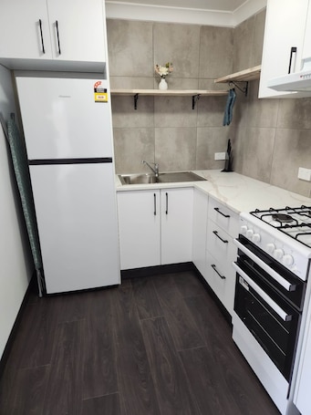Refrigerador, microondas, cafetera/tetera, tetera/pava eléctrica