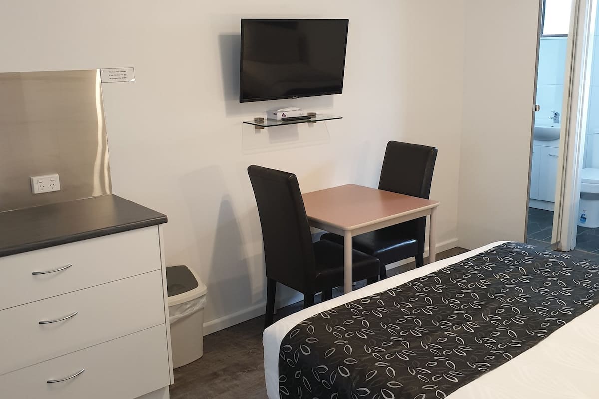 Blackout curtains, free WiFi, bed sheets