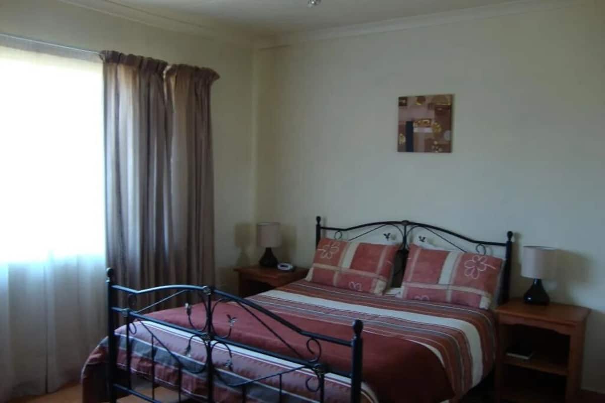 Double Room | Blackout drapes, free cribs/infant beds, free WiFi, bed sheets