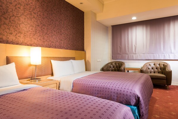 Minibar, escritorio, sistema de insonorización y cunas gratuitas