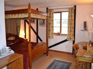 Double Room, Ensuite (Four Poster Bed) - Six Bells (Bury St Edmunds)