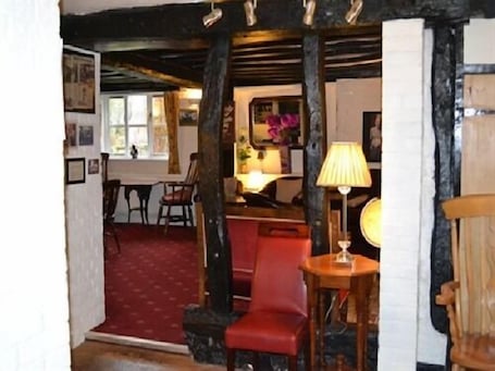 Restaurant. Six Bells