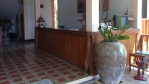 Mostrador de check-in y check-out