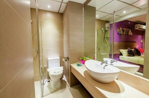 Standard Room | Bathroom | Shower, free toiletries, towels - D Day Suite Ladprao (Bangkok)