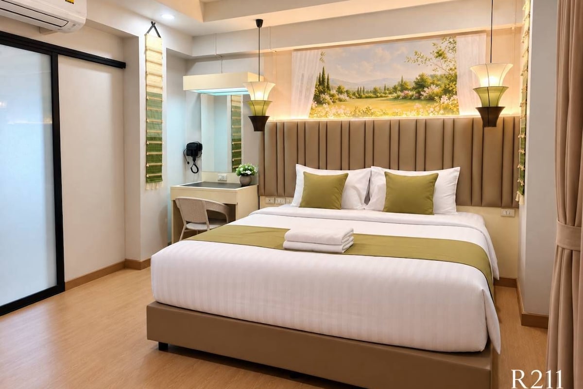 Standard Queen Room