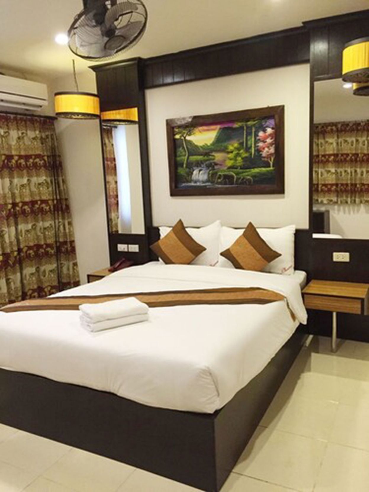 Desk, free WiFi, bed sheets