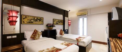 Standard Twin Room | Desk, free WiFi, bed sheets