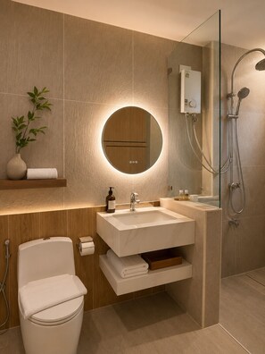 Shower, free toiletries, hair dryer, towels - Chanaplace Lanna (Chiang Mai)