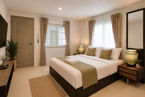 Standard Queen Room | Desk, WiFi (free), bed sheets - Chanaplace Lanna (Chiang Mai)
