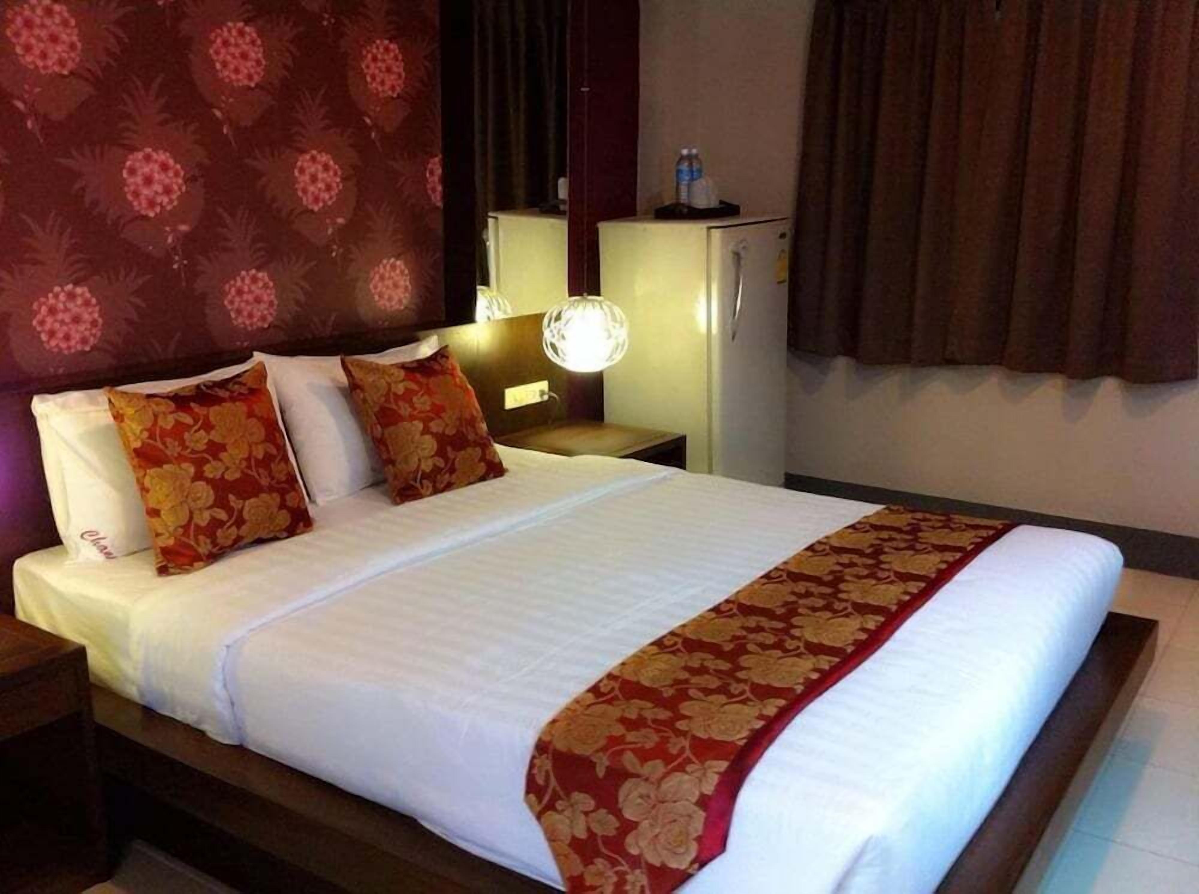 Escritorio, wifi gratis, ropa de cama