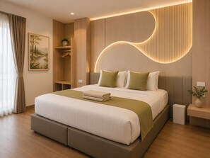 King Double Suite | Desk, WiFi (free), bed sheets - Chanaplace Lanna (Chiang Mai)