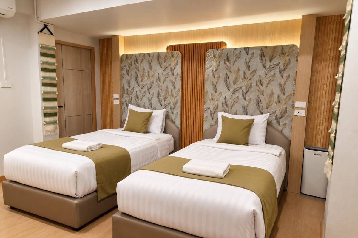 Standard Twin Room | Desk, WiFi (free), bed sheets