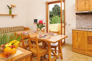 Apartment, 2 Bedrooms (for 6 people) | Private kitchenette | Full-size fridge, microwave, stovetop, highchair - Residence Oasis (Alghero)