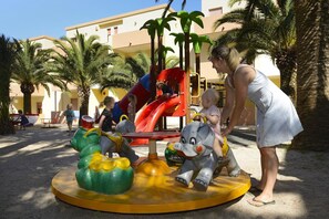 Children’s play area – outdoor