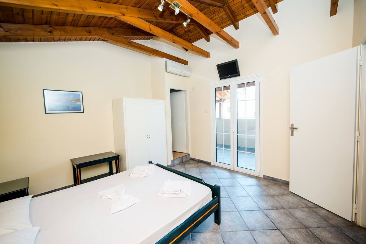Apartment, 1 Bedroom, Sea View | Free cots/infant beds, free WiFi