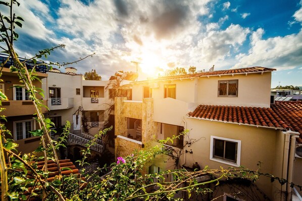 Exterior - Nirvana Studios and Apartments (Georgioupolis)