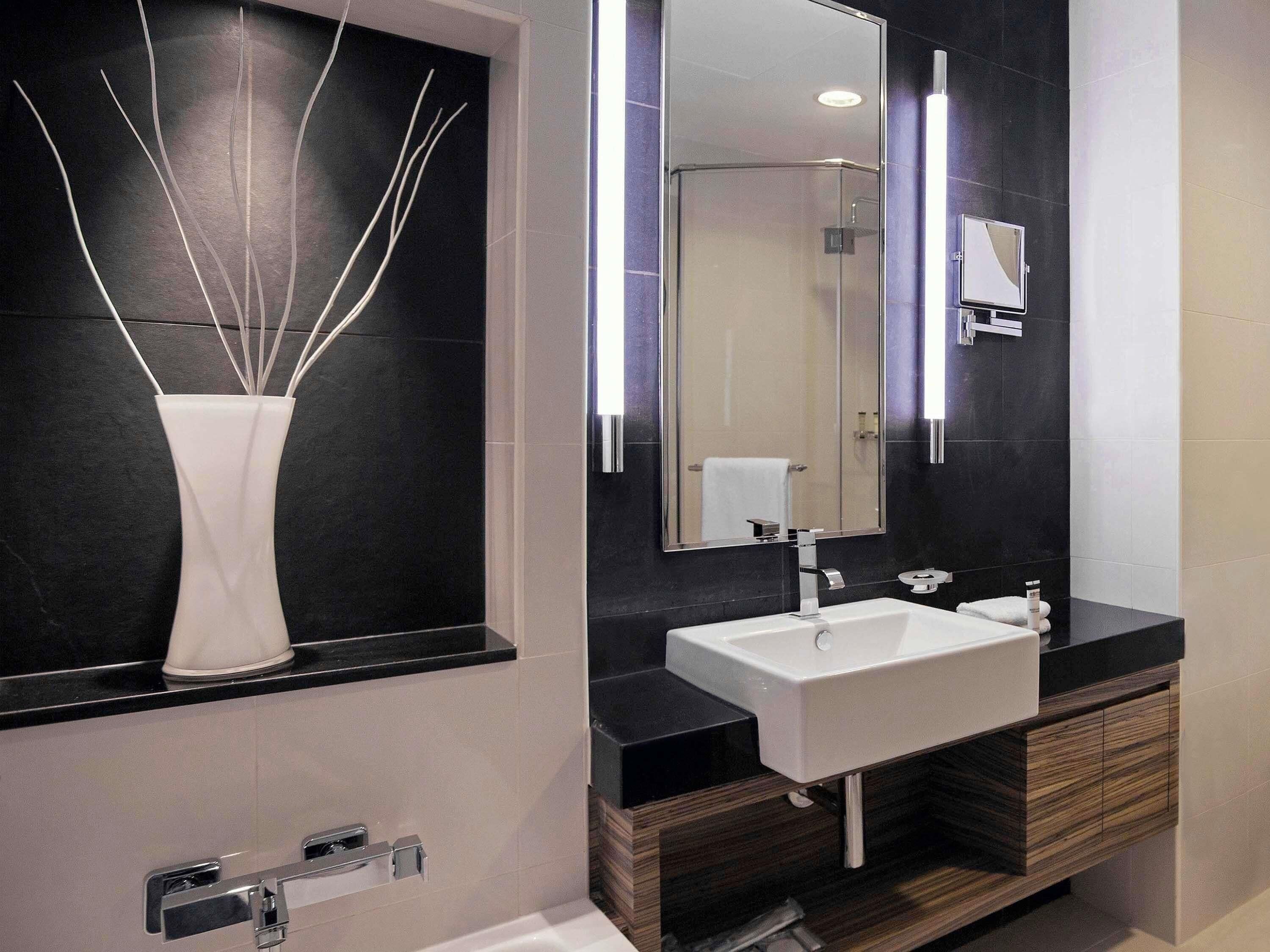 Premium bedding, pillow-top beds, minibar, in-room safe