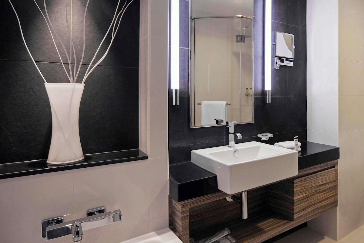 Premium bedding, pillowtop beds, minibar, in-room safe