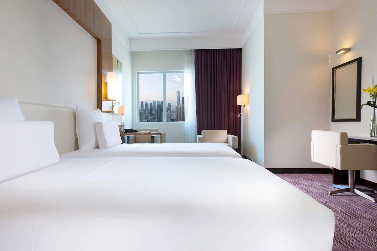 Ropa de cama de alta calidad, camas con pillow-top y minibar