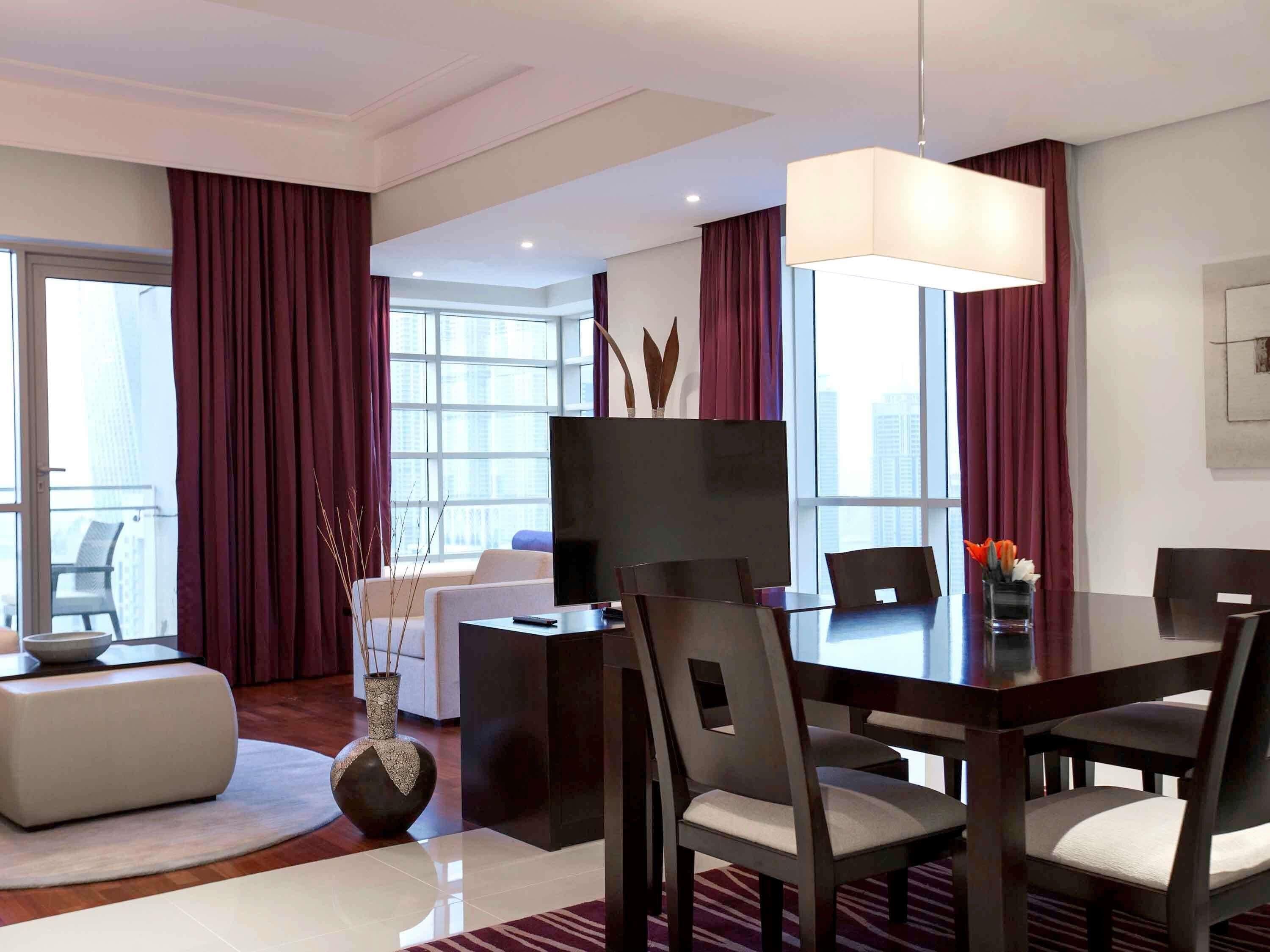 เครื่องนอนระดับพรีเมียม, เตียงพร้อมฟูกเสริมที่นอน, มินิบาร์