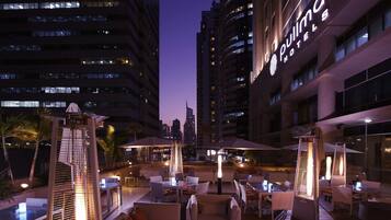 3 restaurants, breakfast, lunch, dinner served; international cuisine