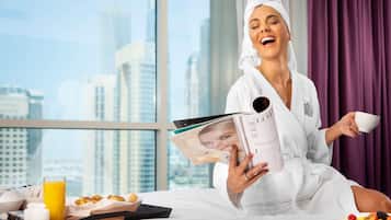 Deluxe Room, 1 King Bed | Premium bedding, pillowtop beds, minibar, in-room safe