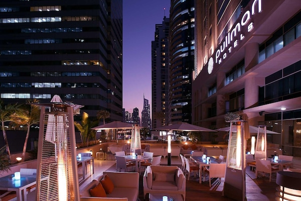 3 restaurants, breakfast, lunch, dinner served; international cuisine