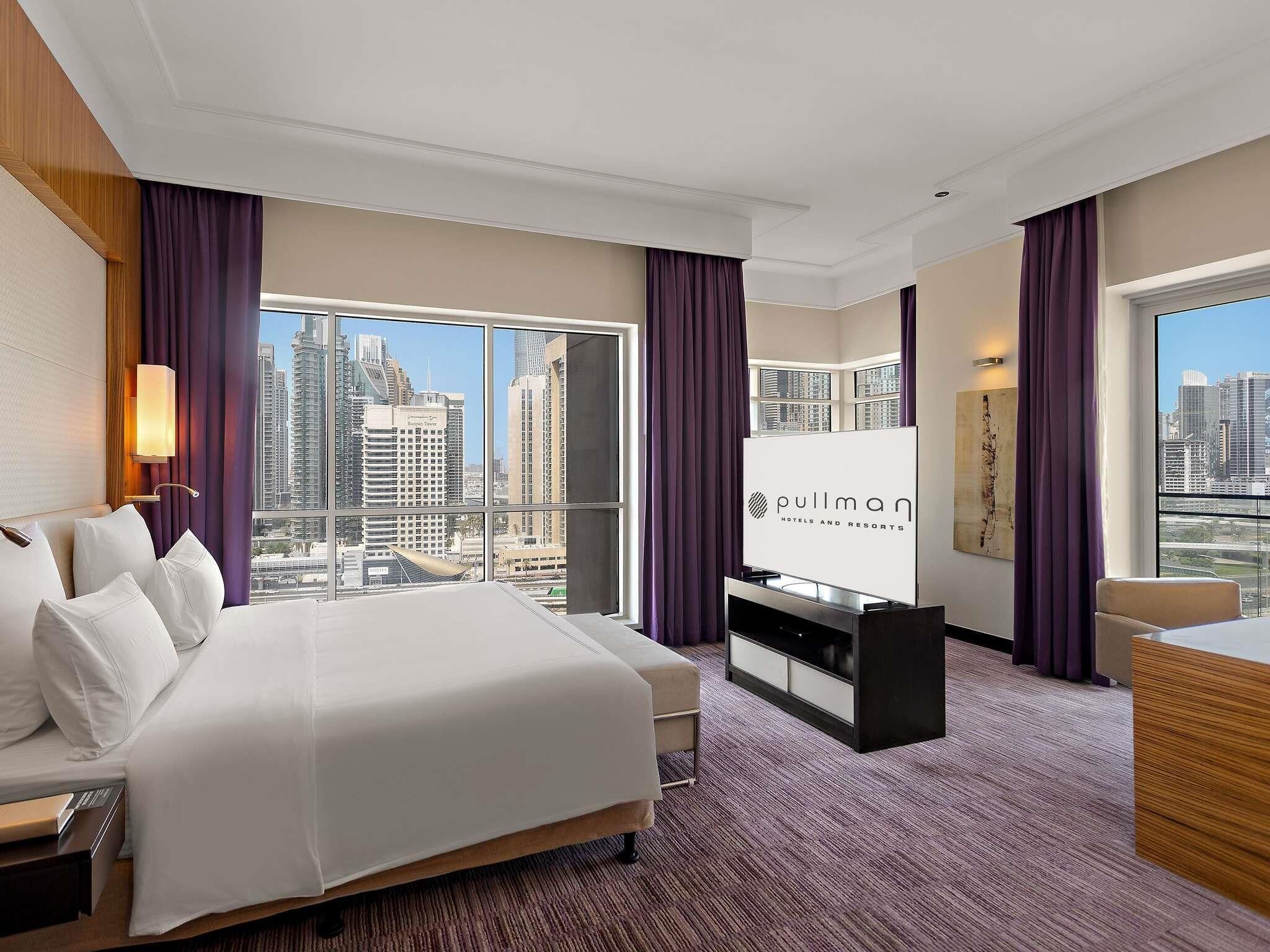 Ropa de cama de alta calidad, camas con pillow-top y minibar 