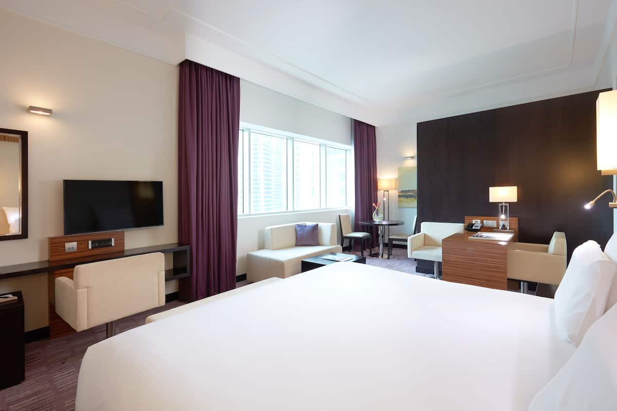 Deluxe Room, 1 King Bed | 1 bedroom, premium bedding, pillowtop beds, minibar