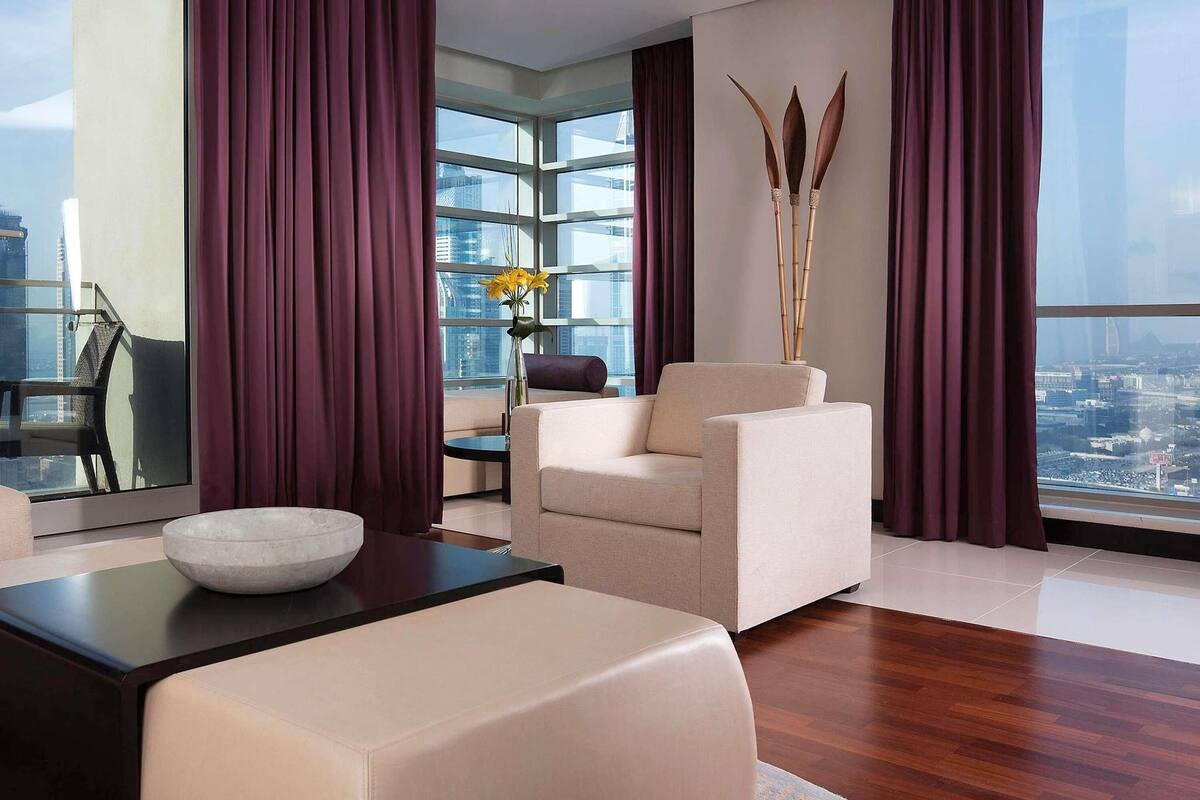 Premium bedding, pillow-top beds, minibar, in-room safe