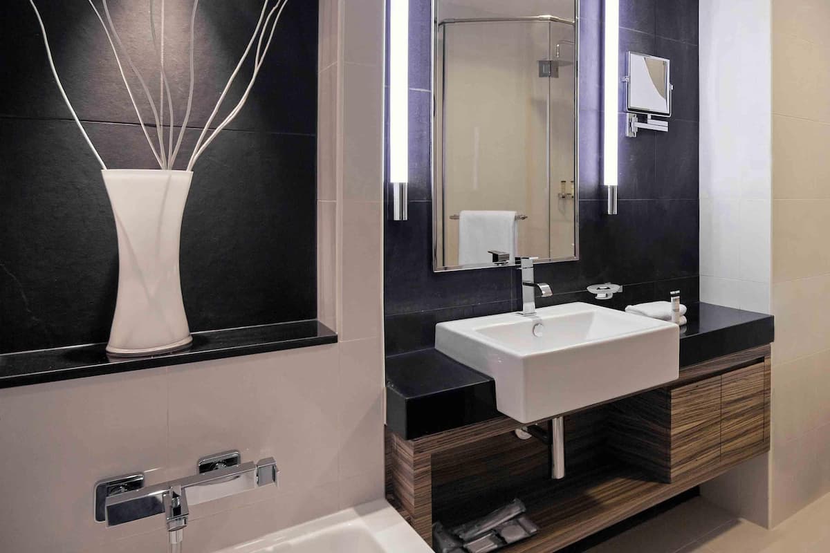 1 bedroom, premium bedding, pillow-top beds, minibar