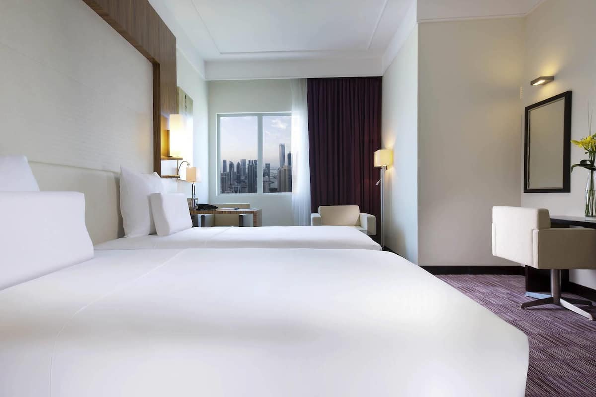 Bộ đồ giường cao cấp, nệm có lớp đệm bông, minibar