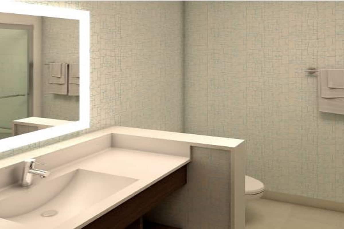 combined shower/bathtub, hair dryer, towels