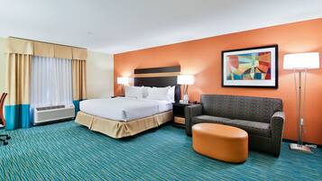 Premium Room, 1 King Bed | Desk, blackout drapes, soundproofing, iron/ironing board