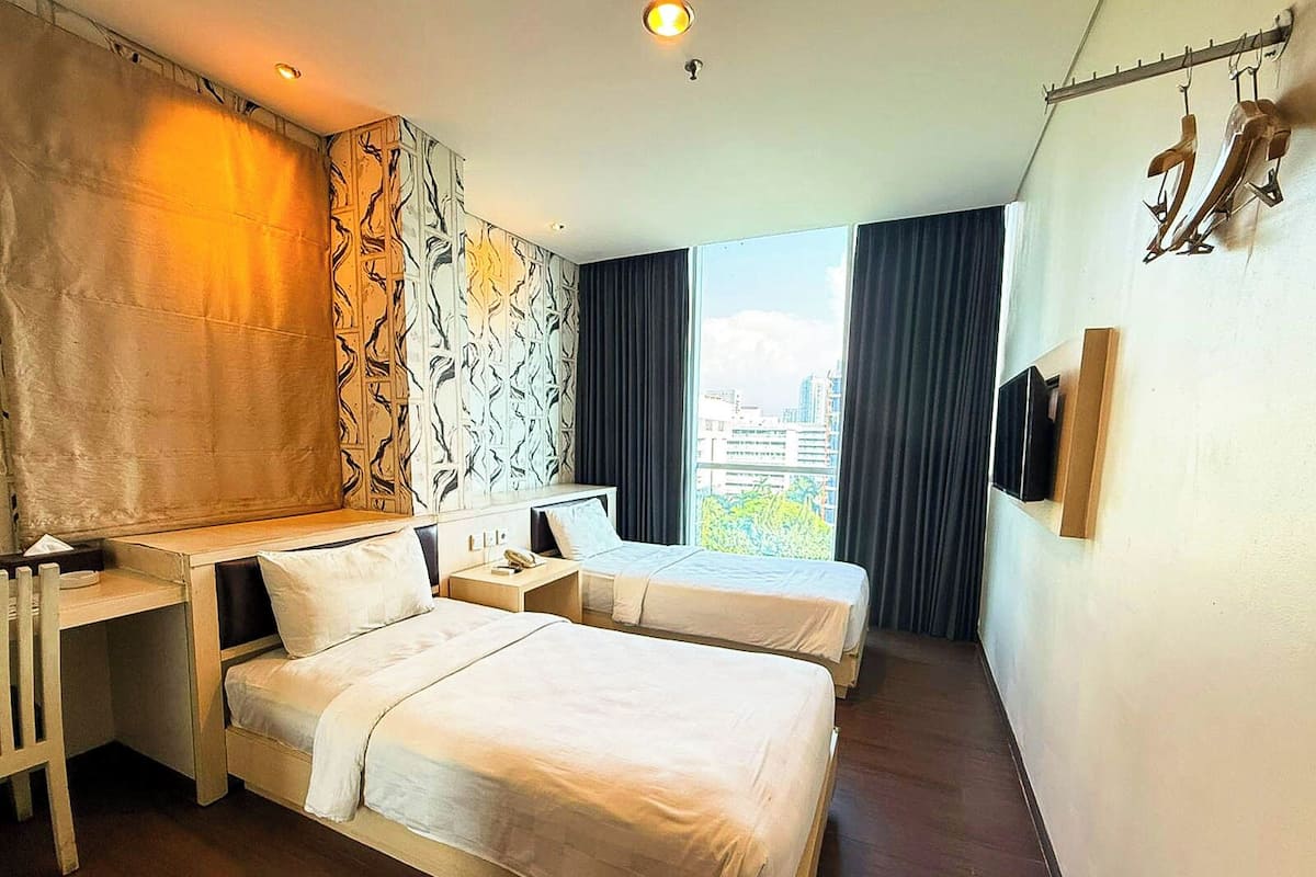 Deluxe Twin | In-room safe, free WiFi, bed sheets