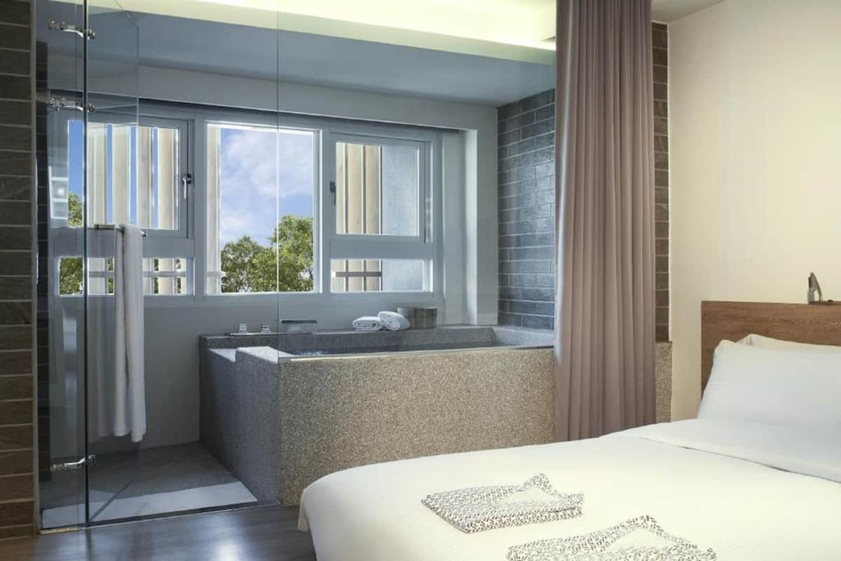 in-room safe, desk, free wifi, bed sheets