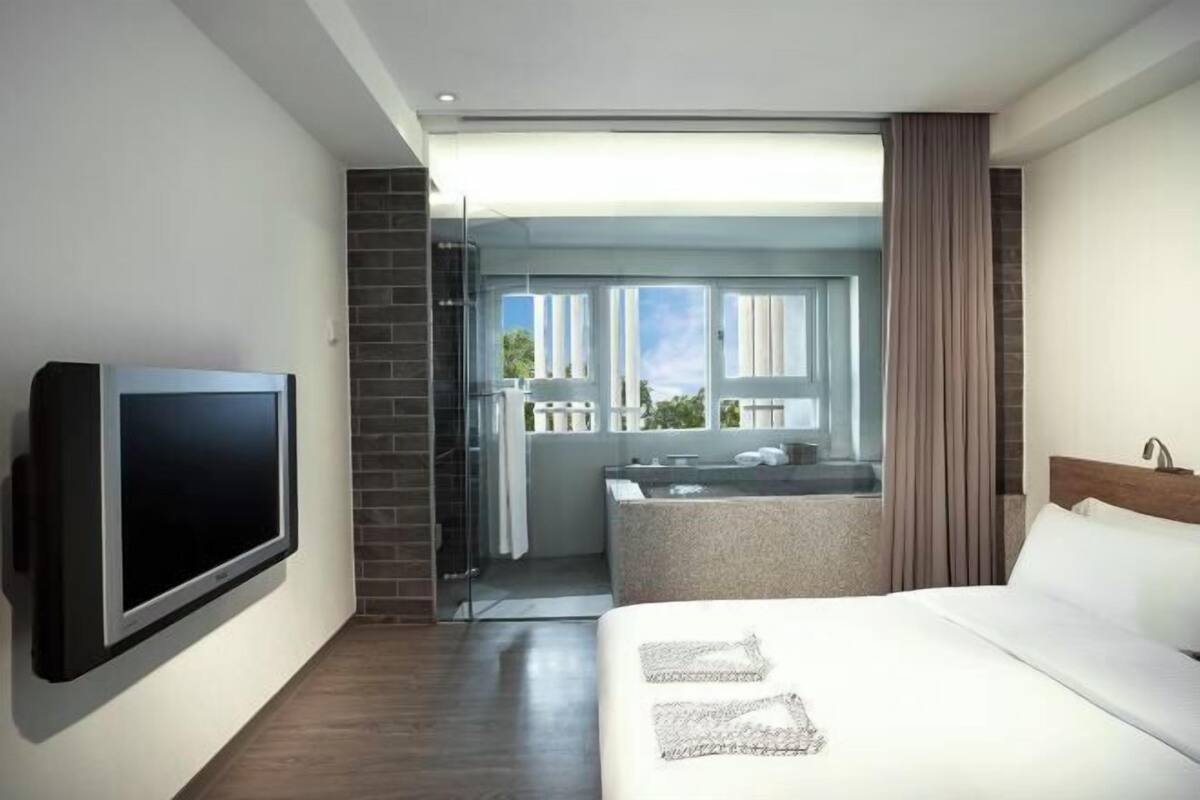 In-room safe, desk, WiFi (free), bed sheets