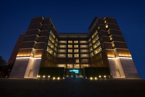 Fassade der Unterkunft â Abend/Nacht