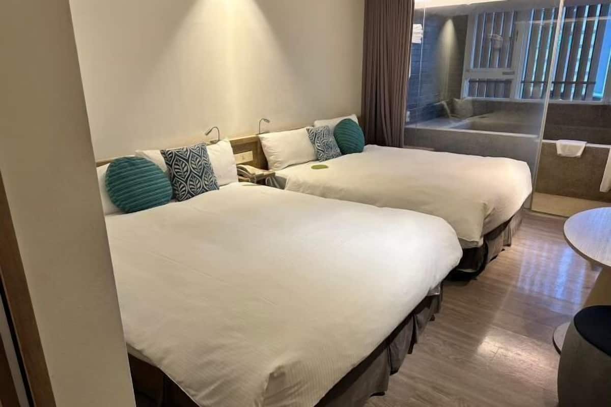 In-room safe, desk, WiFi (free), bed sheets