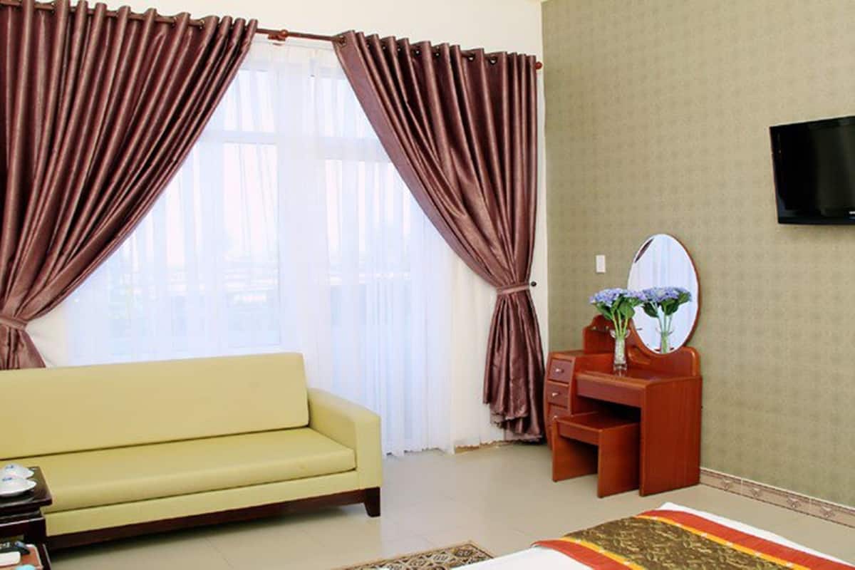 Standard Twin Room, Partial Sea View | Minibar, in-room safe, desk, free WiFi