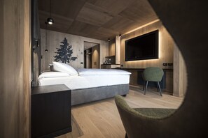 Basic Room | Hypo-allergenic bedding, down duvets, minibar, in-room safe - Hotel Cappella (Corvara in Badia)
