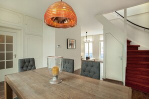 Apartment, 2 Bedrooms (spacious) | In-room dining