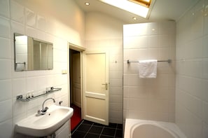 Luxury Apartment, 2 Bedrooms | Bathroom