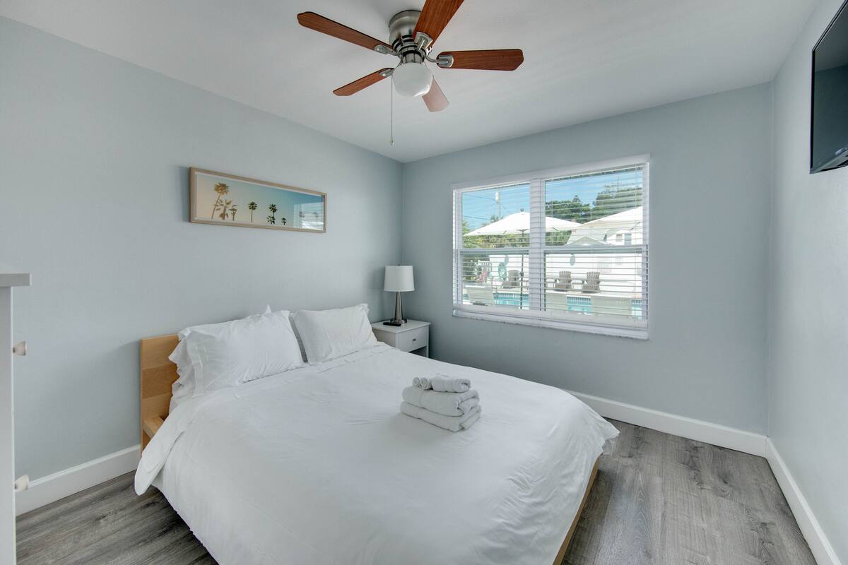 Room | 1 bedroom, hypo-allergenic bedding, individually decorated