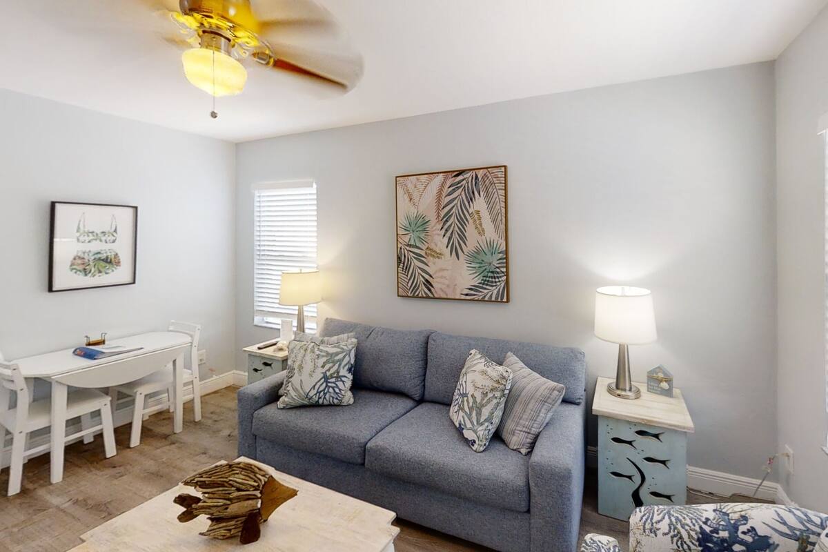 One-Bedroom Suite, Pool View (Unit 5) | Living area | 32-inch flat-screen TV with cable channels, TV