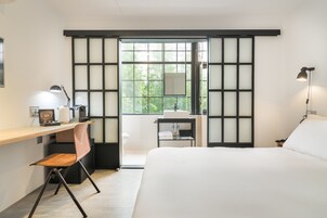 Medium Cinema Park View Room  | Minibar, in-room safe, individually decorated, individually furnished