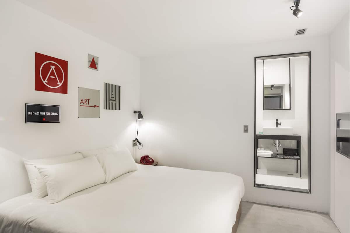 Superior-Zimmer, 1 Doppelbett, ohne Fenster
