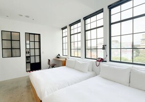 Large Family Quadruple Room (2 Double Beds)