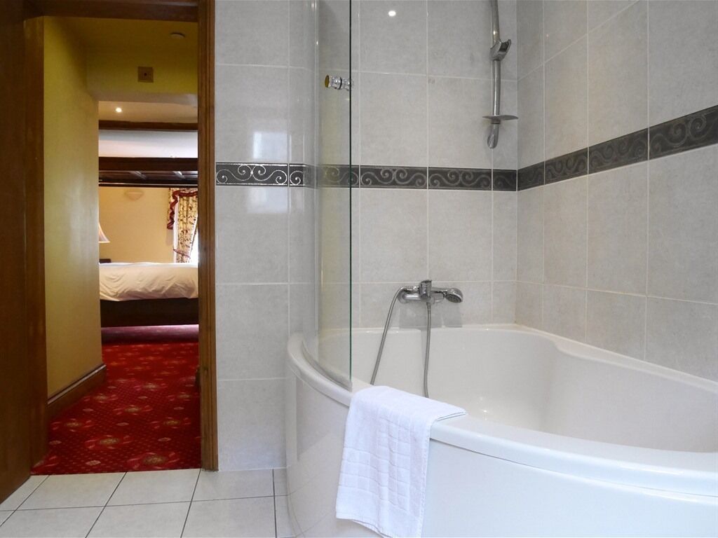 Deluxe Double Room, Ensuite (With 4 Poster Bed) | Bathroom