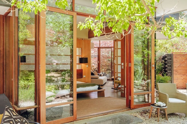 ヴィラ 1 ベッドルーム (Yoko) | ミニバー、客室ごとに異なる装飾、客室ごとに異なるインテリア、遮光カーテン